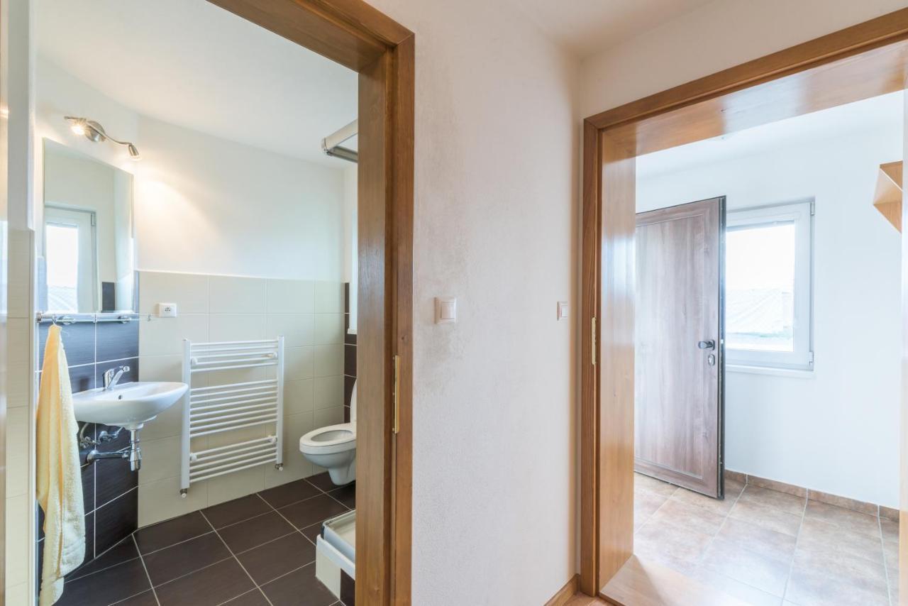 Apartmany Raztoky ลิฟตอฟสกีมิคูลาช ภายนอก รูปภาพ