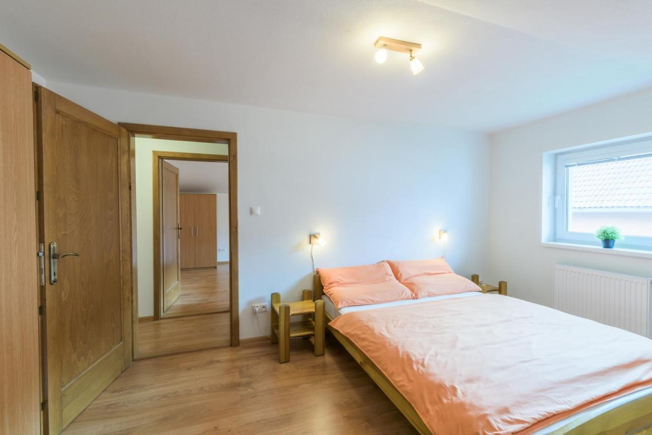 Apartmany Raztoky ลิฟตอฟสกีมิคูลาช ภายนอก รูปภาพ