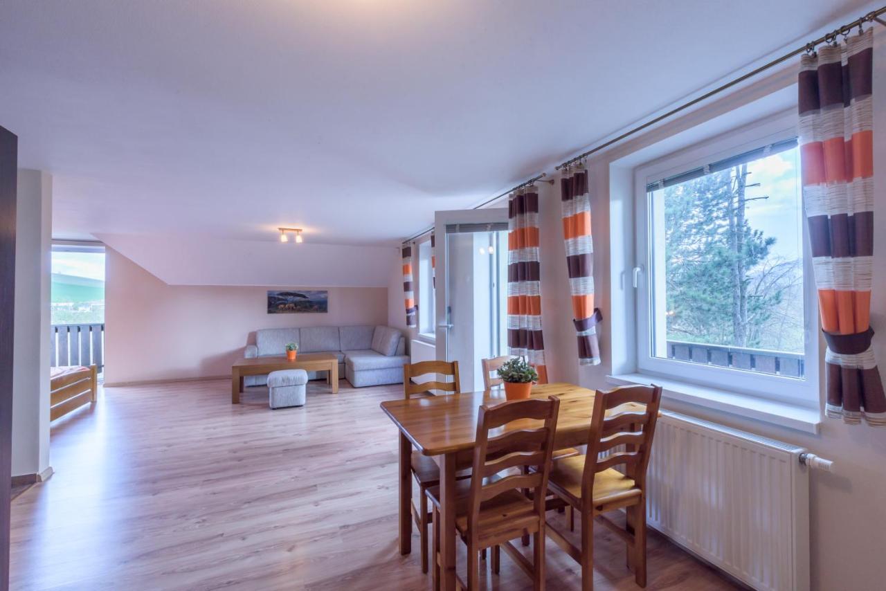 Apartmany Raztoky ลิฟตอฟสกีมิคูลาช ภายนอก รูปภาพ
