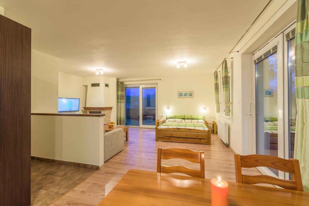 Apartmany Raztoky ลิฟตอฟสกีมิคูลาช ภายนอก รูปภาพ